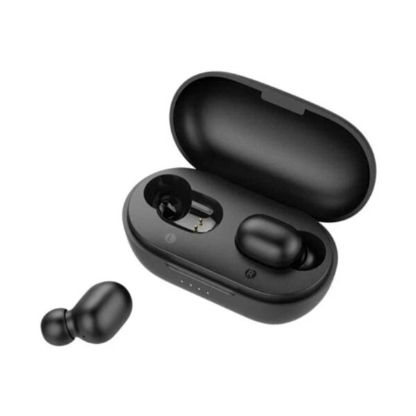 auriculares haylou gt1 pro inalambricos uno de ellos fuera de su compartimento de carga